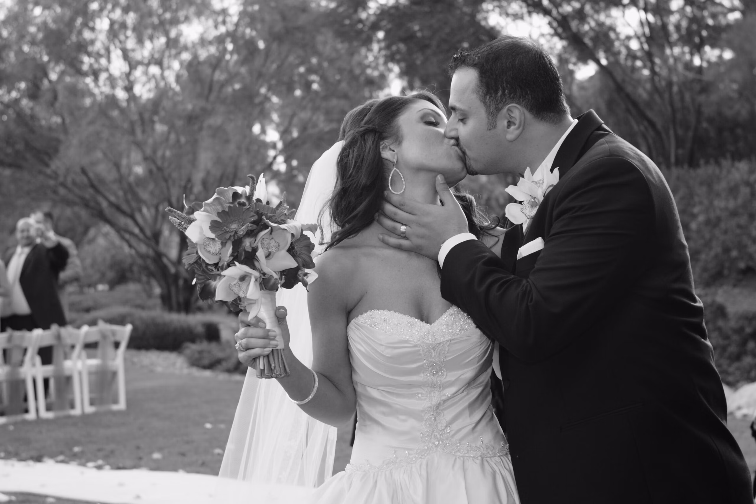 Las Vegas Destination Wedding Couple Kissing