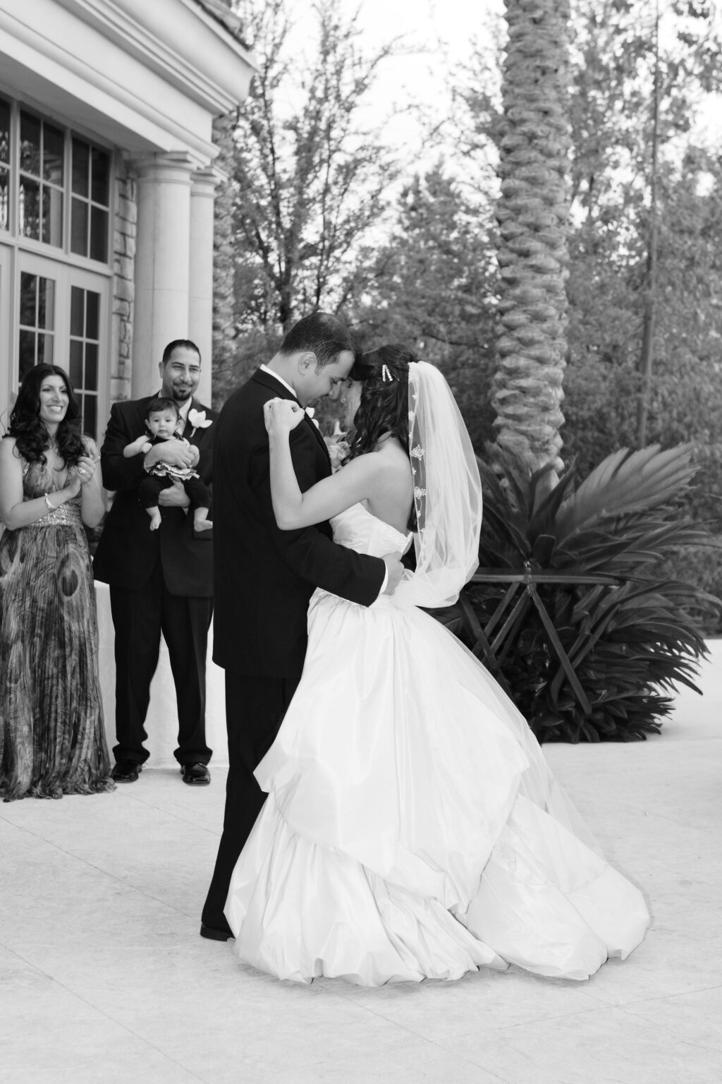 eva-and-garik-first-dance