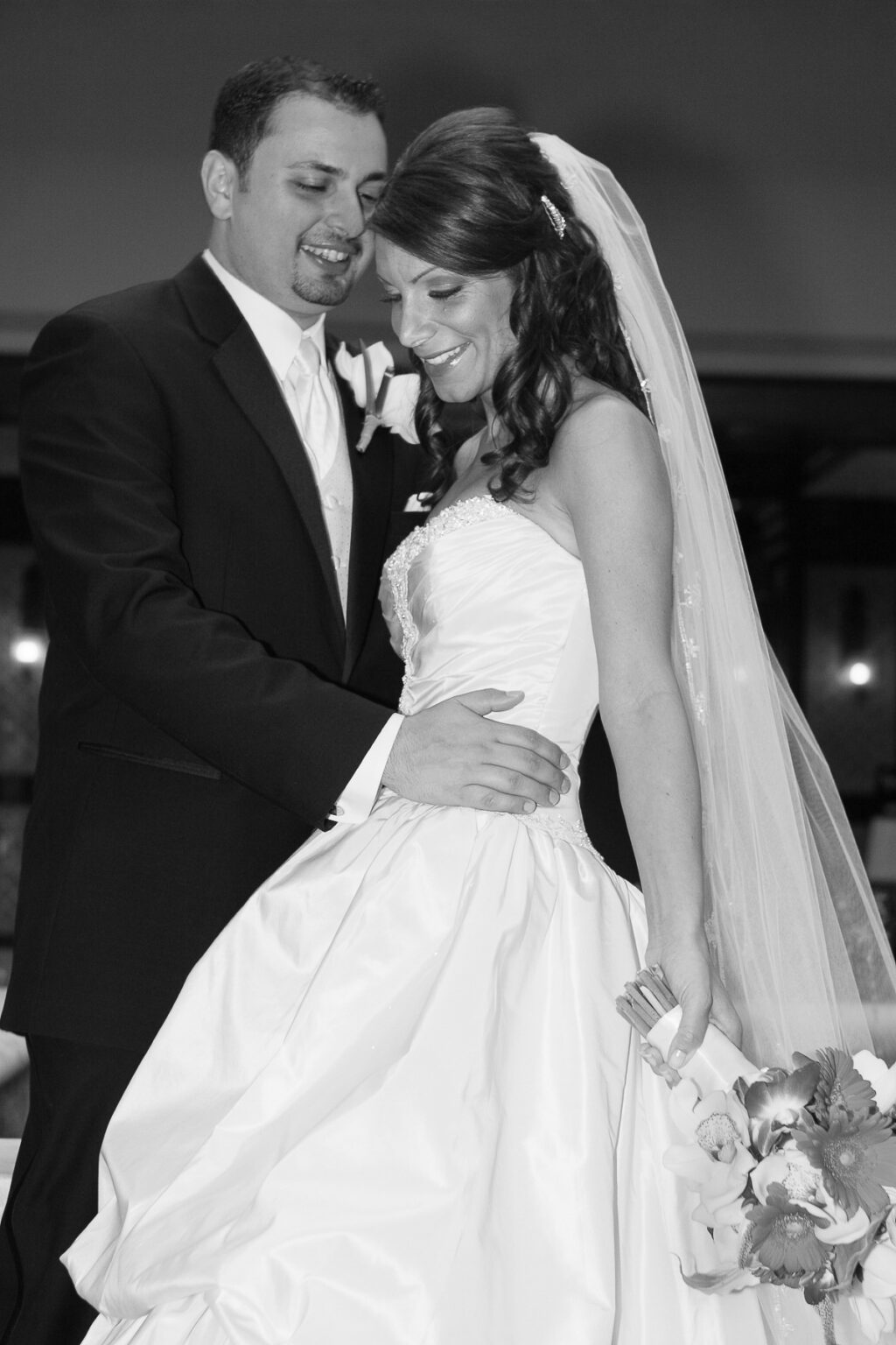 garik and eva on fountain